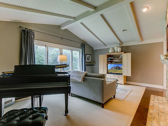 4th image of 3127 Layton Ct N