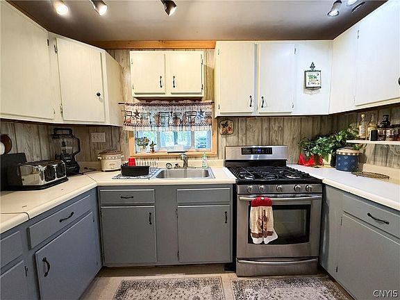 4th image of 39245 Hyde Lake Rd