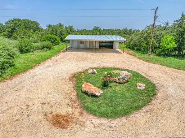 2511 Lonesome Dove, Uvalde, TX 78801