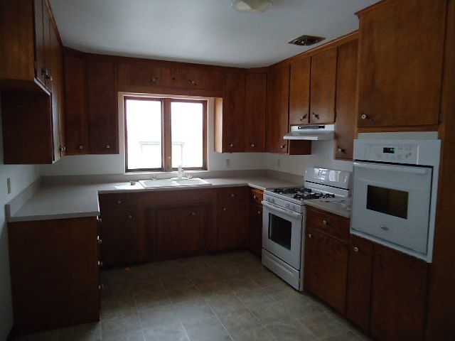 2nd image of 915 Loretta Ave