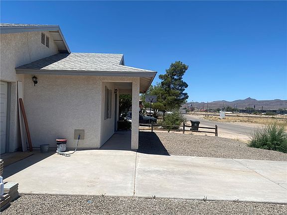 2nd image of 3040 Pacific Avenue