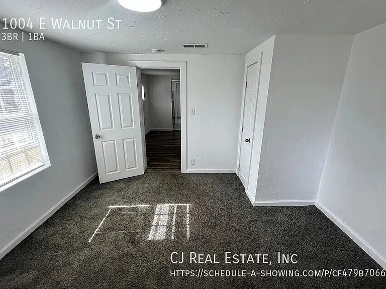 1004 E Walnut St — Photo 7