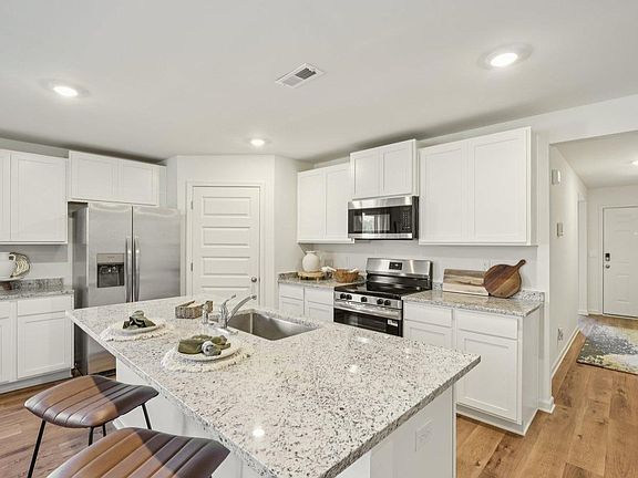 4th image of 330 Pine Ridge Dr