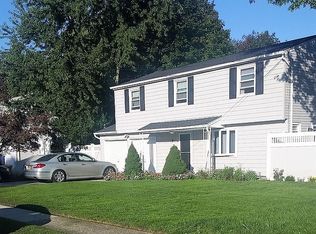 5 Gladys St, Selden, NY 11784