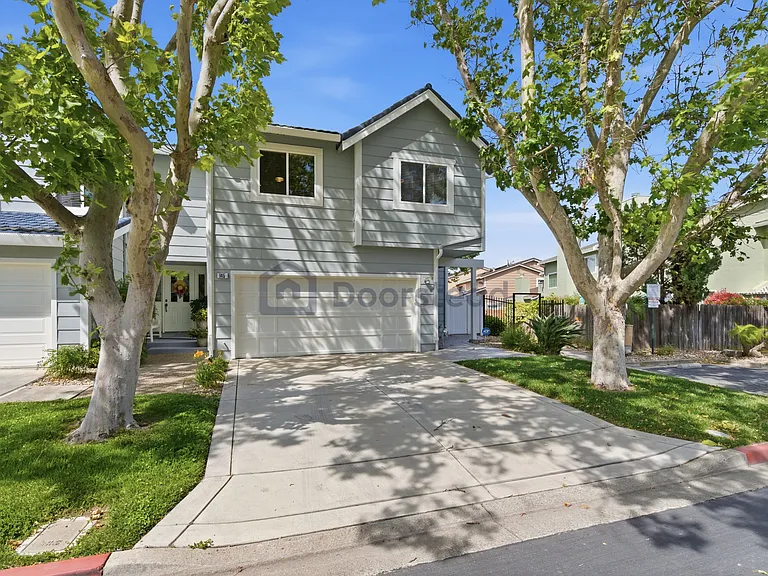 145 Shoreline Dr — Photo 3