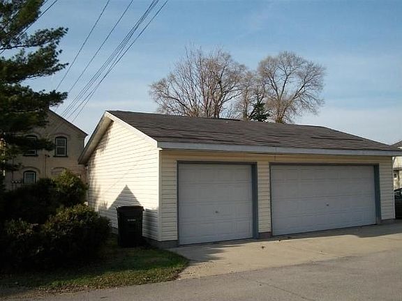 5th image of 224 E Washington St #228