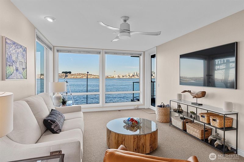 5th image of 1005 Harbor Avenue SW #400