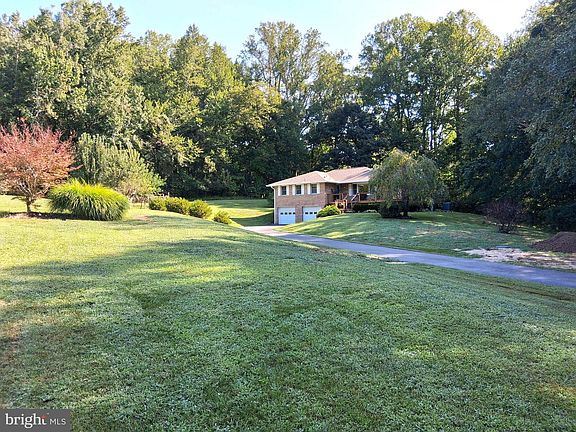 2nd image of 1921 Haven Ln