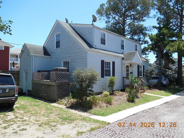 1232 W Ocean View Ave #B — Photo 2