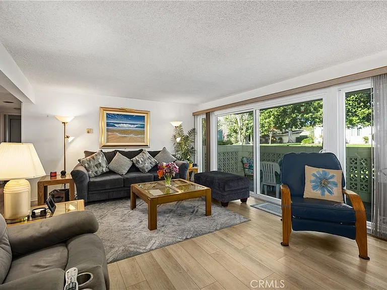 224 Avenida Majorca #B — Photo 1
