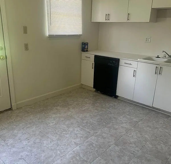 1240 Aberdeen Ave — Photo 6