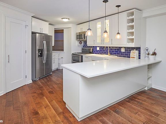 4th image of 5700 Arlington Ave APT 19M
