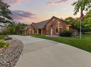 12810 Cardinal Ln, Urbandale, IA 50323