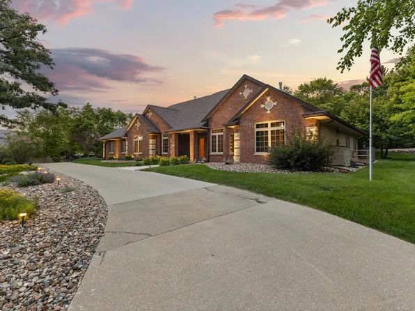 12810 Cardinal Ln, Urbandale, IA 50323