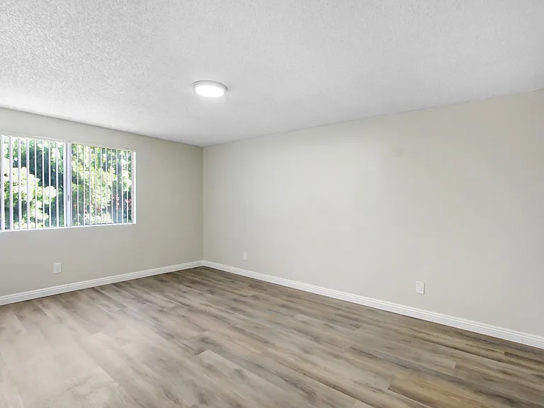 1746 S Sunflower Ave. — Photo 5