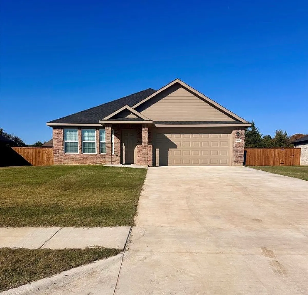 3 bed, 1460 sqft, $1,800 — Photo 1