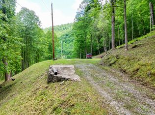 237 Sams Branch Rd, Warbranch, KY 40874