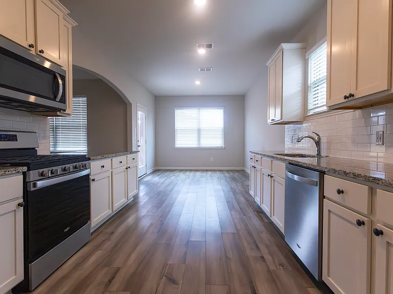 2100 Penaflor Dr — Photo 3