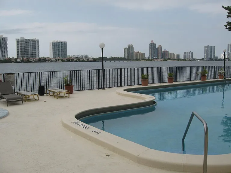 17500 N Bay Rd #S508 — Photo 7