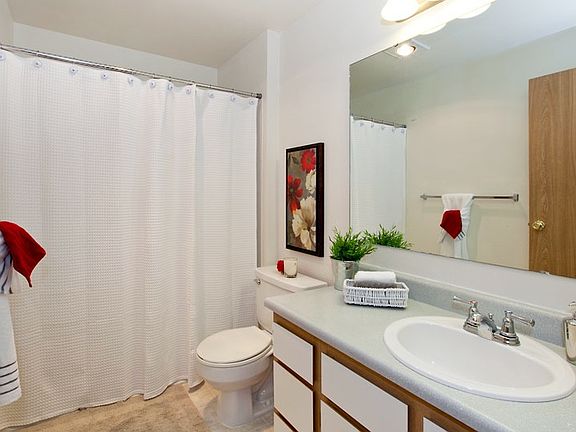 2nd image of 1203 NW Tahoe Ln APT 101