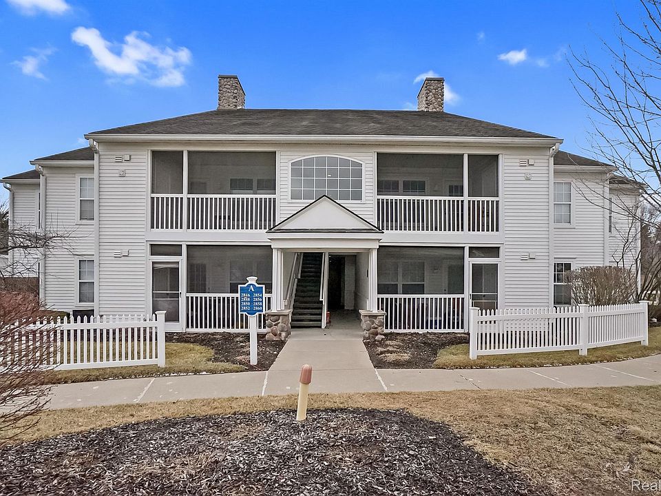 1st image of 2852 S Knightsbridge Cir