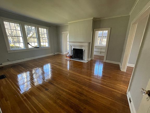 4th image of 2902 Belmont Blvd #A