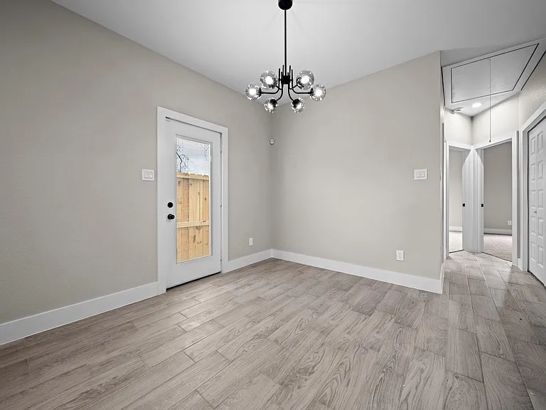 929 Green Meadow Ln #B — Photo 6