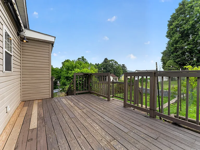138 Austin Ave — Photo 10