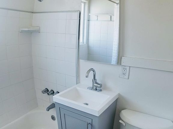 5th image of 3104 1/2 Livonia Ave
