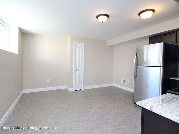 2nd image of 19 Serena Ct Floor 1
