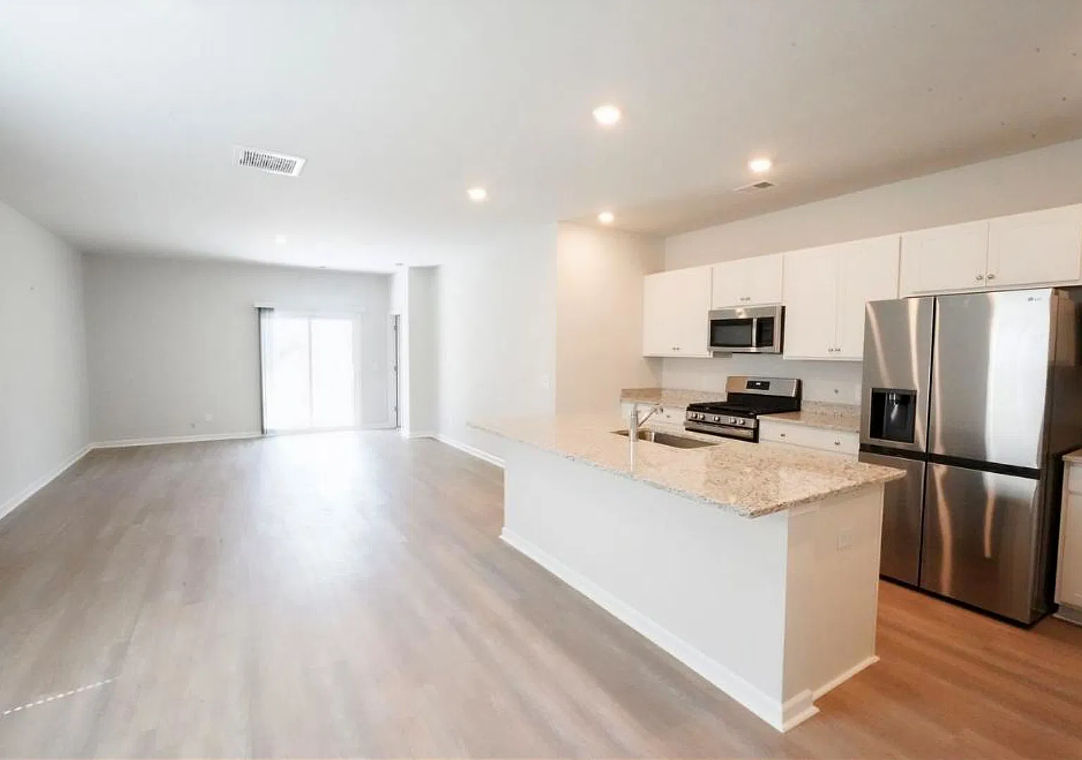 Beautiful 5BR Rincon Home with Open Floorplan & Loft Space — Photo 2