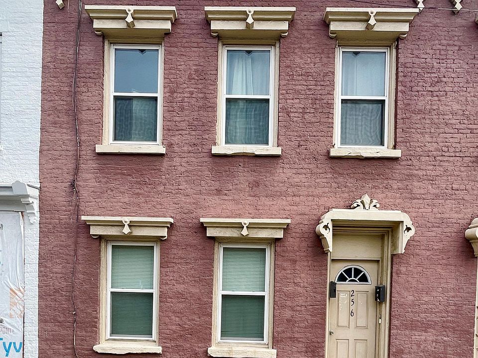 1st image of 256 2nd St Unit 2
