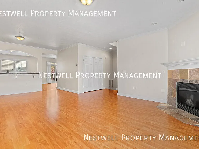 114 W Village Ln — Photo 9