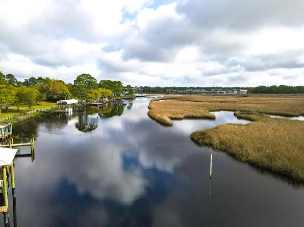 1562 Carraway Ct, Carrabelle, FL 32322