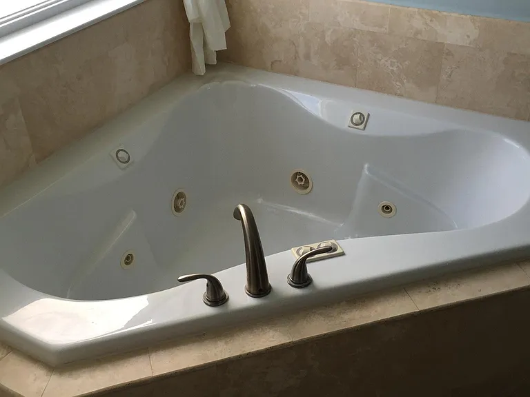 Jacuzzi tub on 3rd floor bathroom