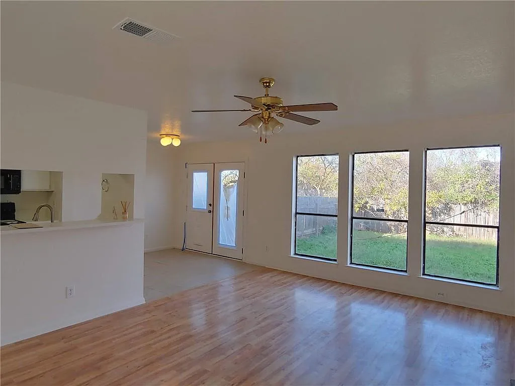 2 bed, 2.5 bath, 1166 sqft, $1,500 — Photo 2