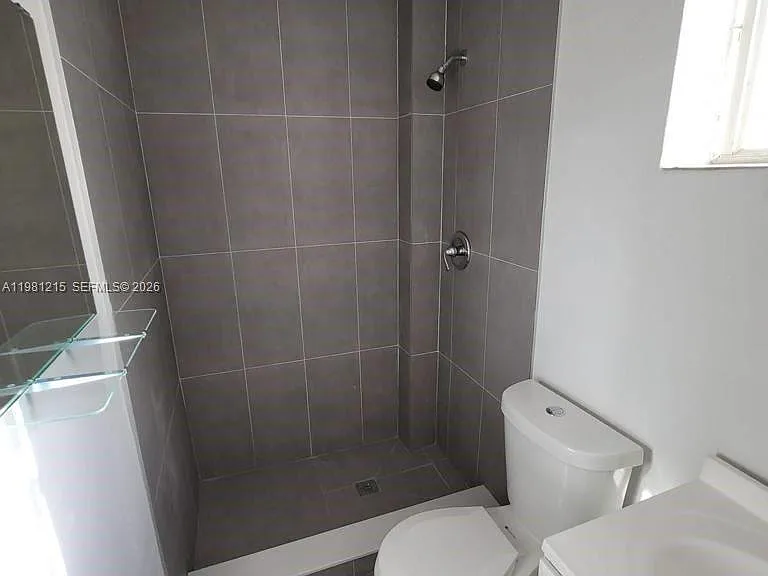 734 SW 4th St #6 — Photo 10