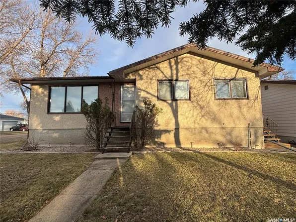 202 Herbert STREET, Maple Creek, SK S0N 1N0