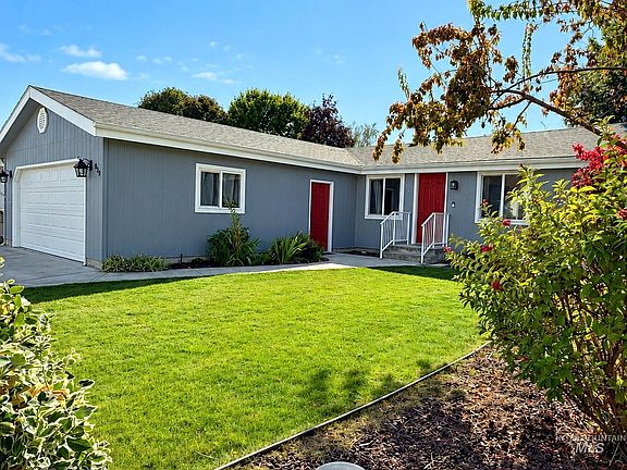 4th image of 830 Tamarack Dr