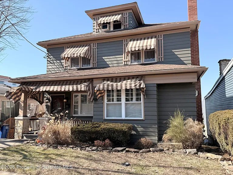 324 Crown Ave — Photo 1
