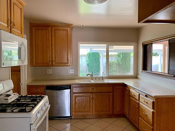 3rd image of 1428 E Alcove Way