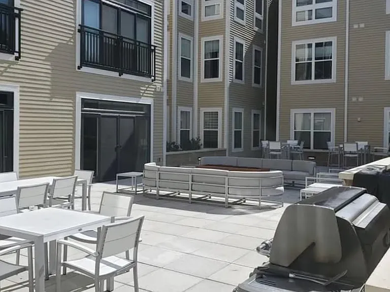 989 S Buchanan St — Photo 3
