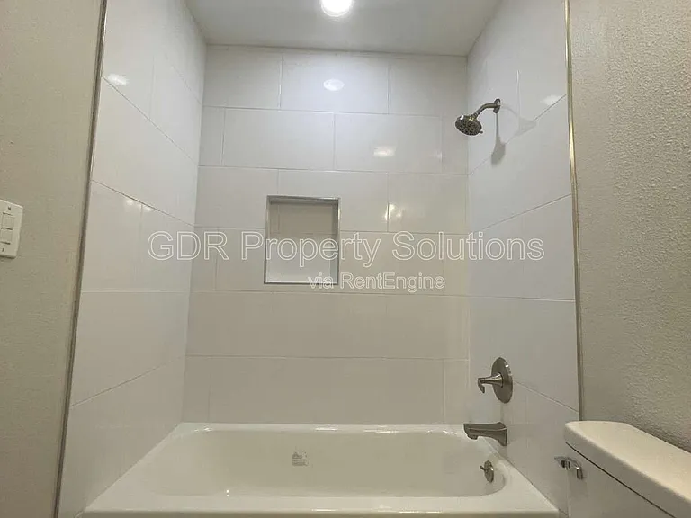 4733 Platinum Dr NE — Photo 37
