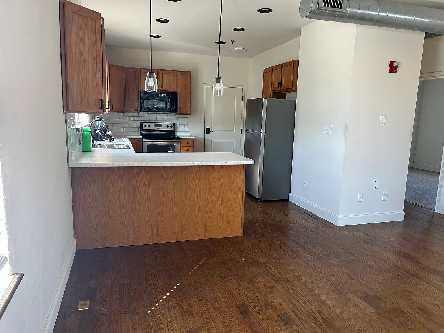 2 bed, 785 sqft, $1,620 — Photo 2