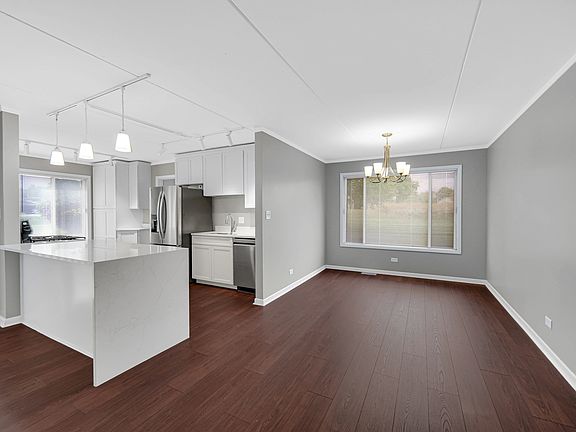 5th image of 82 Parliament Dr W #118