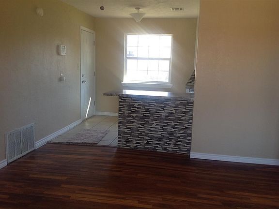 3rd image of 411 NW 53rd St