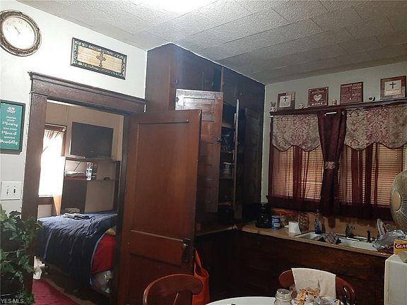 4th image of 25 McNaughton St