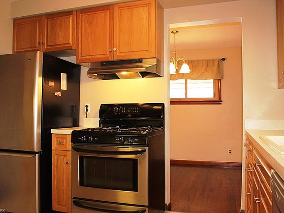 4th image of 30512 Ronald Dr