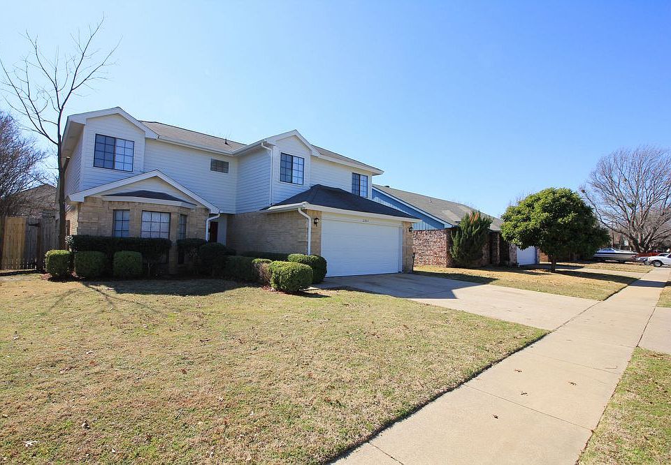 1st image of 2805 Woodlark Dr