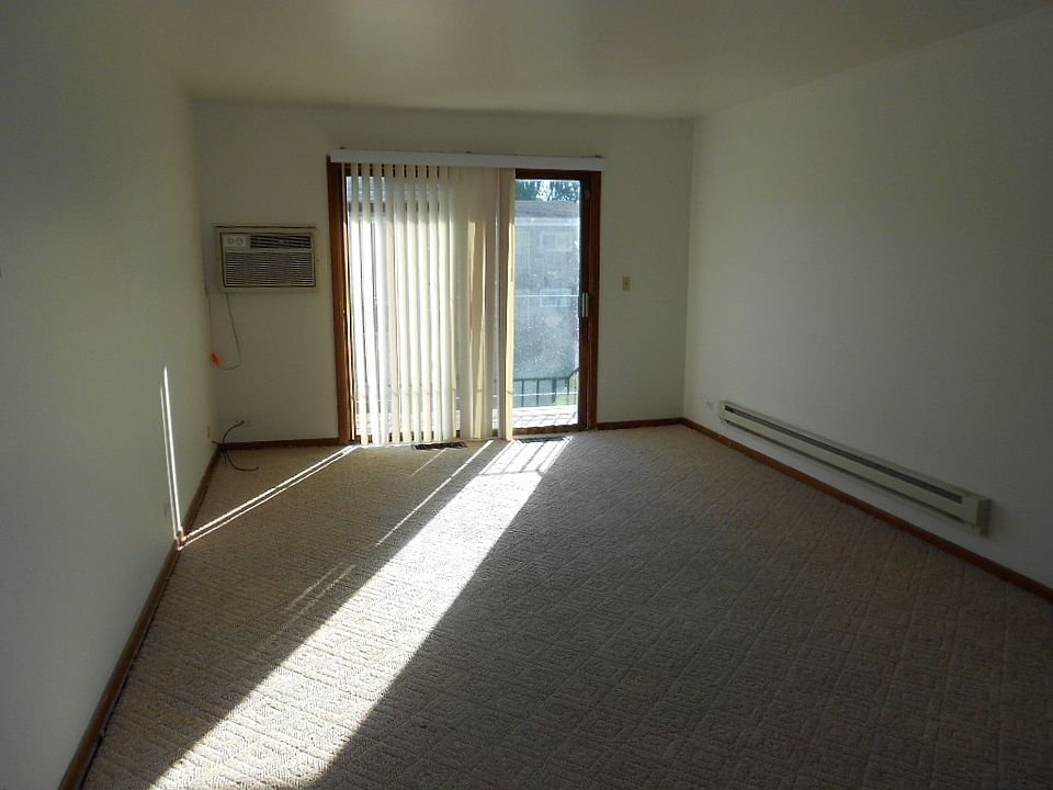 2nd image of 1723 Maple Ln APT 5